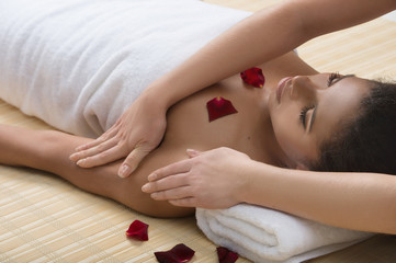 Obraz na płótnie Canvas Beauty treatment at SPA. Beautiful young women getiing massage