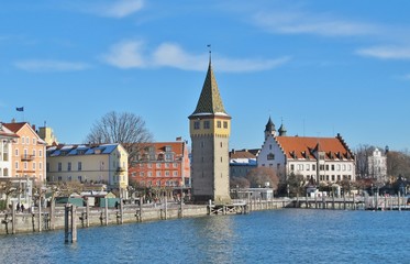 Fototapeta na wymiar Port w Lindau na Jeziorze Bodeńskim