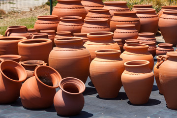 Fototapeta na wymiar ceramic pots in market