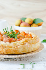 Tart with apricot , cheese and honey