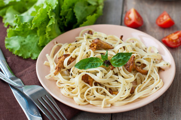 Tagliatelle with fried mushrooms (chanterelles)