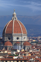 Fototapeta na wymiar Widok katedry Santa Maria del Fiore we Florencji, Włochy