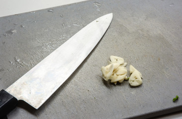 Fototapeta na wymiar knife and garlic for cook
