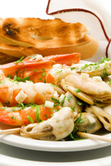 plato de langostinos y mejillones
