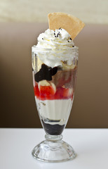 Ice cream sundae
