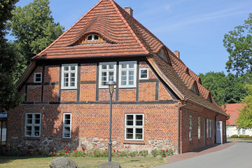 Fototapeta na wymiar Gebäude im Klosterpark Dobbertin (Mecklenburg-Vorpommern)