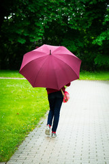 bambina con ombrello