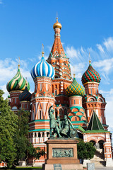 Fototapeta na wymiar Saint Basil cathedral in Moscow
