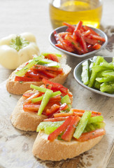 Crostini with red and green pepper