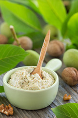 The sauce of walnuts.