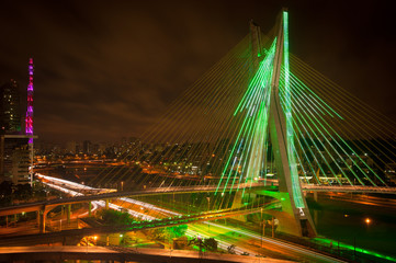 Fototapeta na wymiar Sao Paul miasto most w nocy