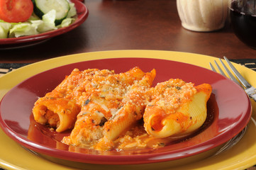Stuffed pasta shells with salad