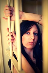 femme dans une prison