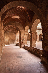 Fototapeta na wymiar chiostro di San Francesco, Suvereto, Italy