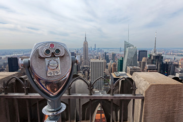 Binoculars looking down to the Empire State building in New York - 54776405