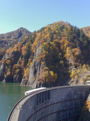 Fototapeta na wymiar 展望台から見た秋の豊平峡ダム