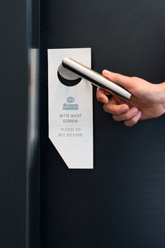 Bitte nicht st&ouml;ren Schild an einer Zimmert&uuml;r im Hotel