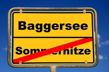 Fototapeta premium Schild Sommerhitze Baggersee