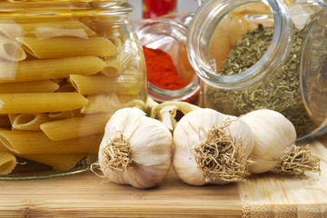 italian pasta (macaroni) garlic and spices