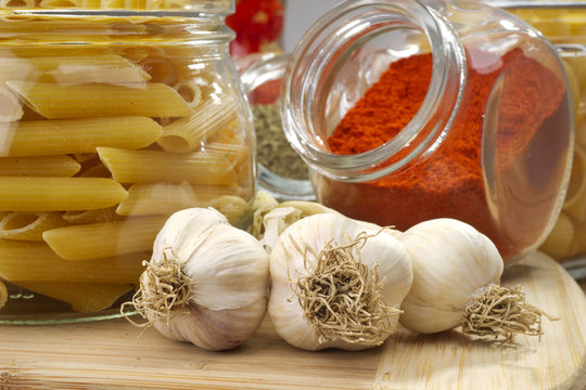 italian pasta (macaroni) garlic and spices
