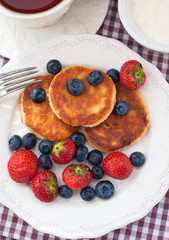 Cheese pancakes with fresh berries