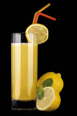 homemade lemonade from freshly squeezed lemon