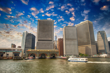 Obraz premium Port of New York City - Governors Island Ferry Pier
