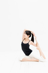 Fototapeta na wymiar attractive asian woman exercising on white background