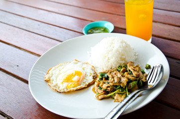 Thai fast food is lunch