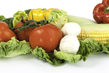 verduras variadas sobre fondo blanco