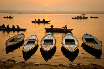 Boats in te sunrise - Varanasi, India