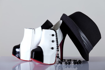 Gangster style female shoes