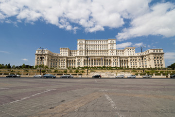 Fototapeta na wymiar Strona główna parlamentu Rumunii, Bukareszcie