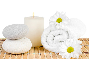 Obraz na płótnie Canvas spa decoration with flowers, spa stones and candle