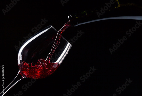 Светящееся вино в бокале бесплатно