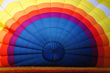 Obraz premium Gonflement d'une montgolfière