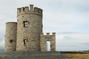 Fototapeta na wymiar Wieża O'Briena na Cliffs of Moher - Irlandia