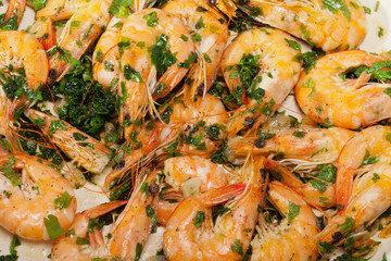 Fried shrimps with the garlic and the parsley