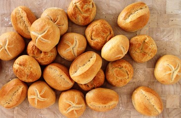 diverse Sorten Weizenbrötchen