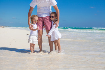 Happy father and his adorable little daughter at tropical beach