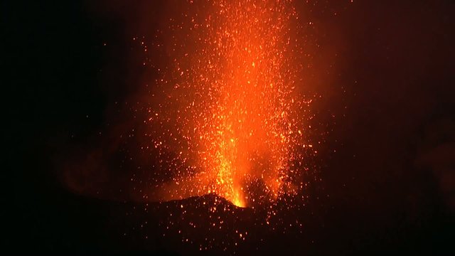 Heavy strombolian eruption volcano Stromboli