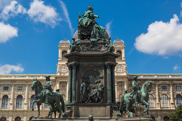 Obraz premium Monument of the famous monarch Maria Theresia of Habsburg(Vienna