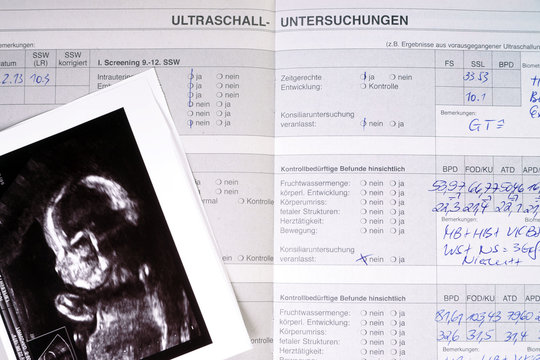 Mutterpass und Ultraschallbild