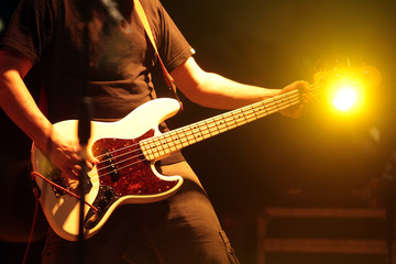 Obraz na płótnie Canvas Guitarist in nightclub, blur in moving