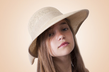 chica con sombrero
