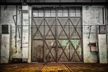 Papier Peint photo Bâtiment industriel abandoned old vehicle repair station, interior