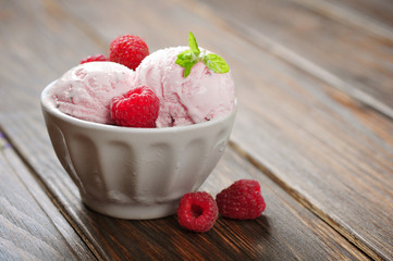 Raspberry ice cream