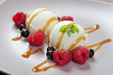 ice cream sundae
