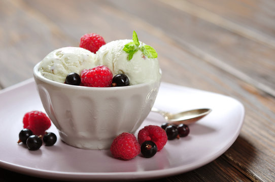ice cream with fresh berries