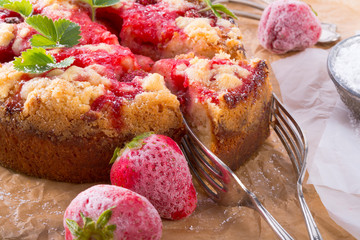  Strawberry buttermilk cake with pistachios